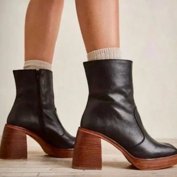 Free People Black Ankle Boots with Brown Heel - Picture 1 of 12
